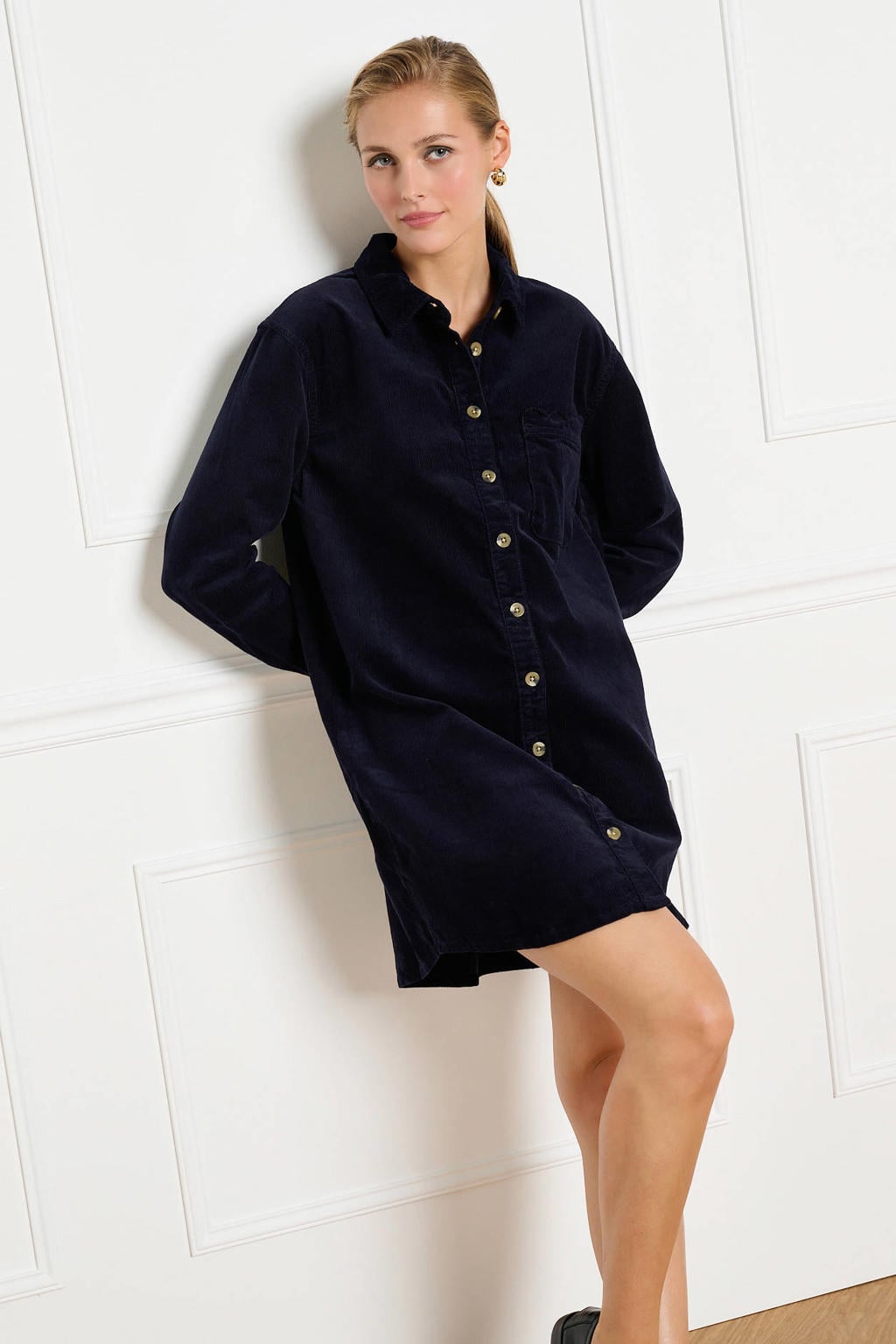 Donkerblauwe dames LOLALIZA corduroy korte blousejurk met effen, lange mouwen, klassieke kraag en knoopsluiting