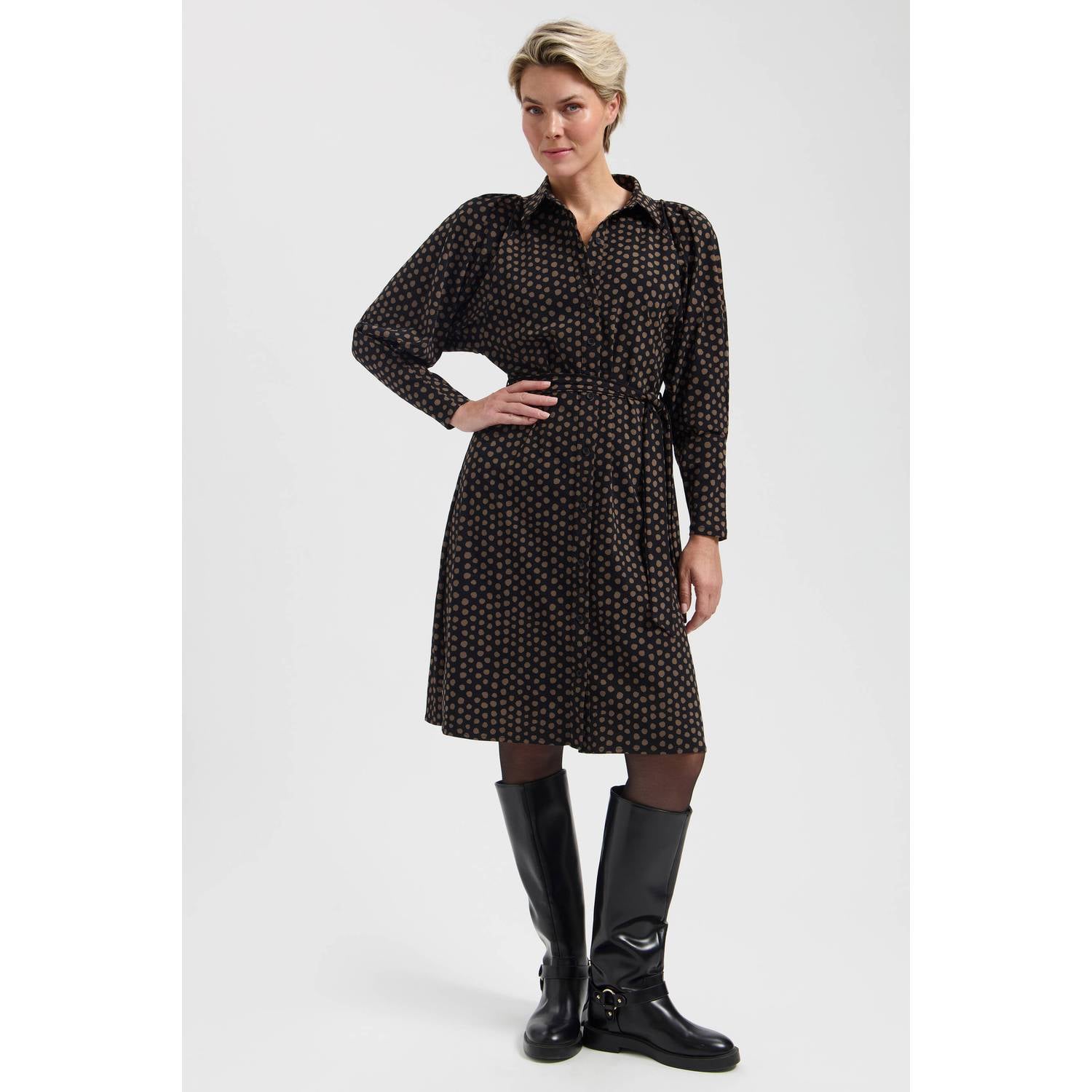 Lady Day travelstof midi blousejurk met ceintuur en stippen zwart bruin
