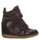 Shoecolate suède sneakers met sleehak - bruin