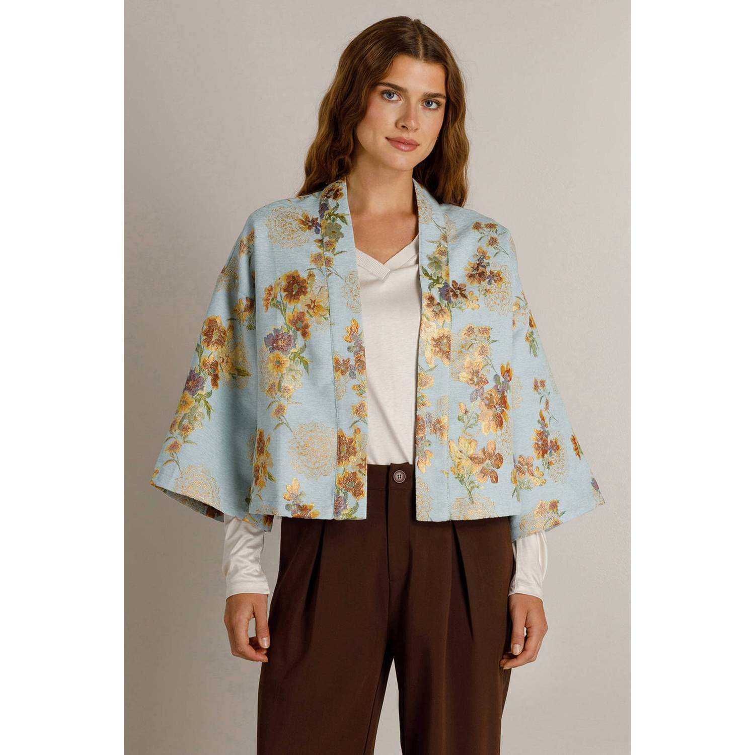 Ivy Beau gebloemd kimono vest met lurex lichtblauw