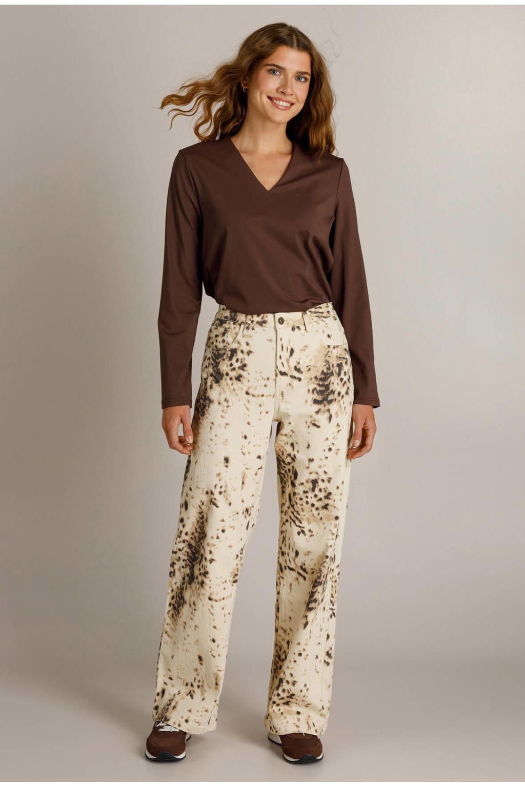 Ivy Beau wide leg jeans met print - ecru/bruin