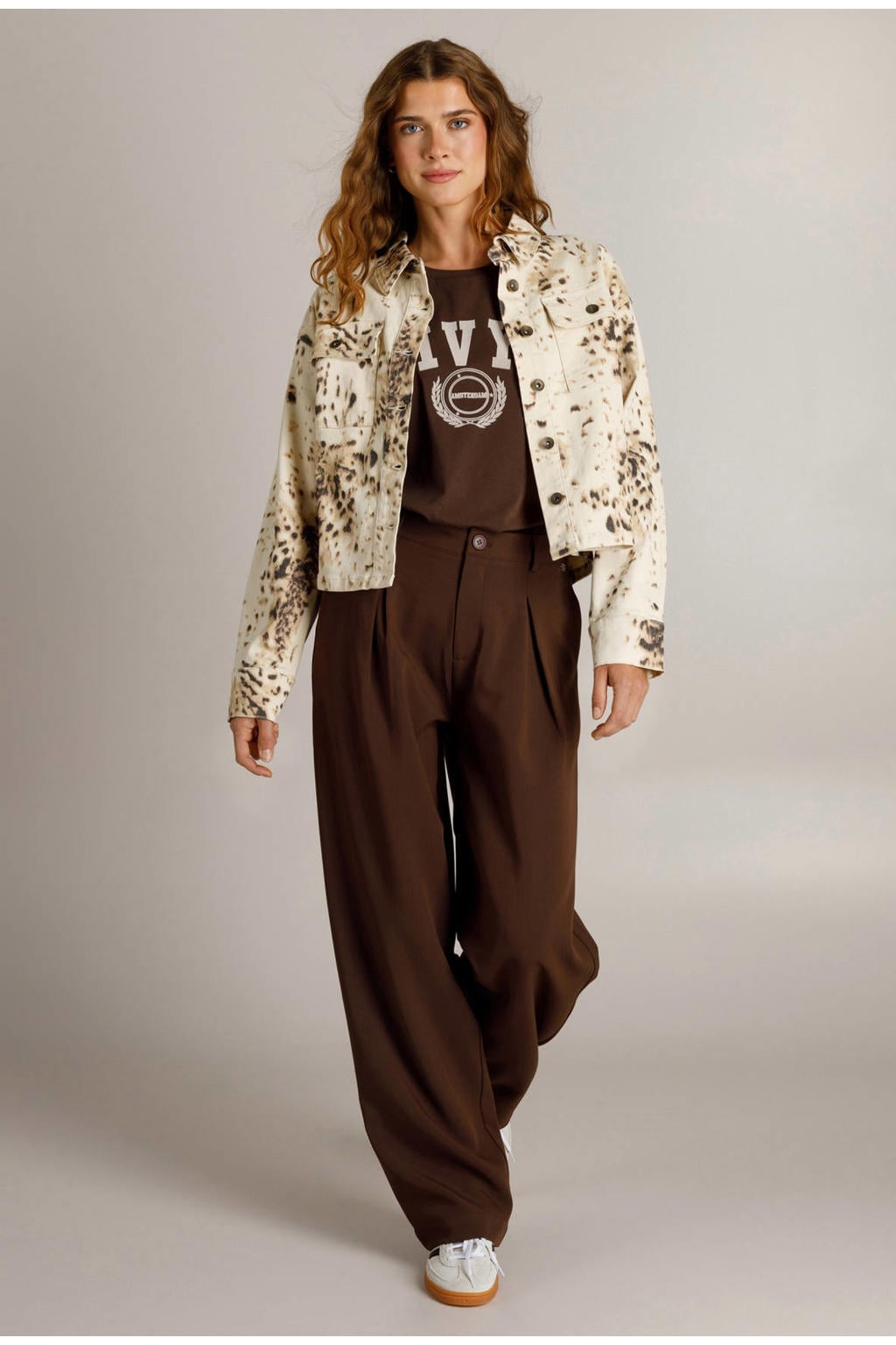 Ivy Beau katoenen jas met print - ecru/bruin