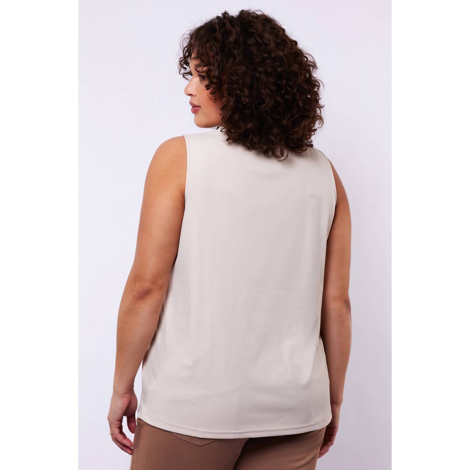 Exxcellent Plus Size top zand