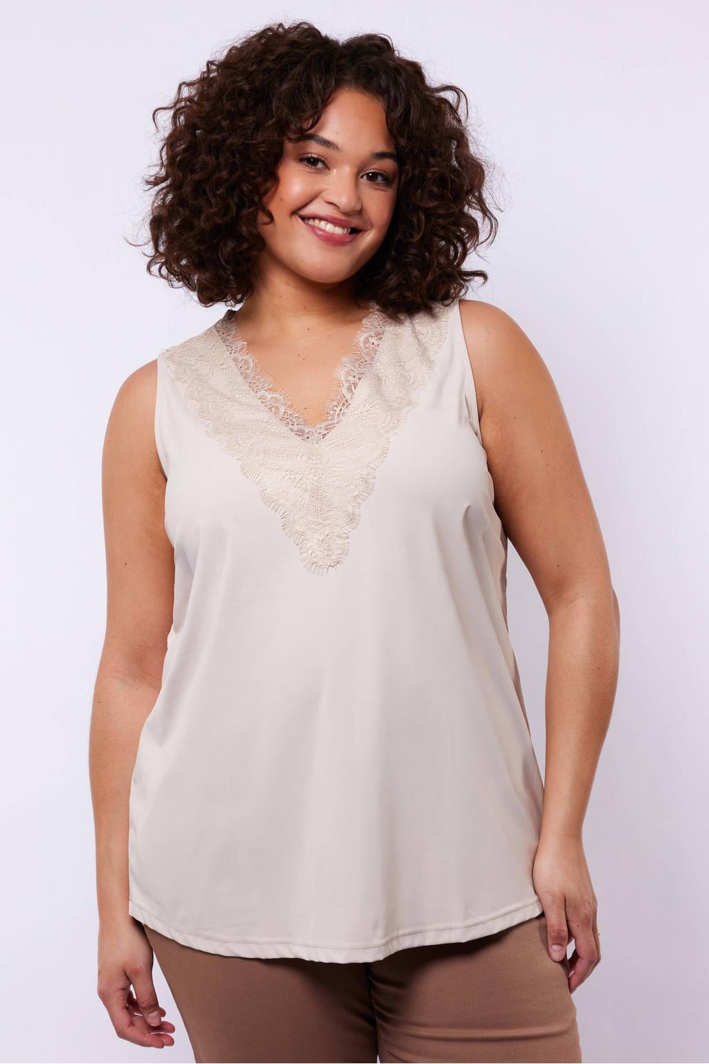 Exxcellent Plus Size top - zand