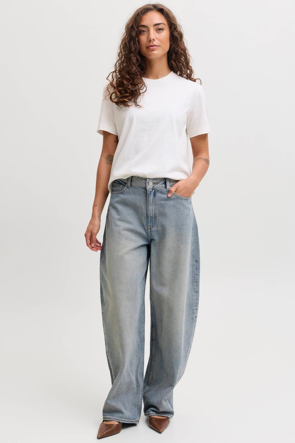 Light blue denim dames JJXX jxsakai baggy barrel mw r434 dnm sn met high waist en rits- en knoopsluiting