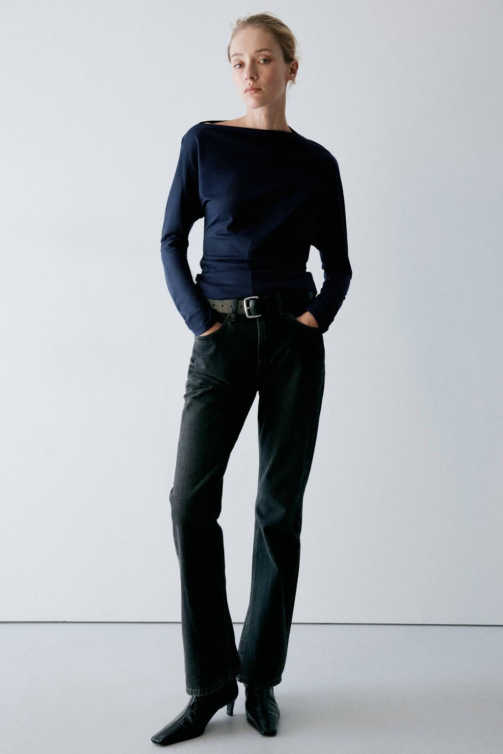 Mango top met plooien - marineblauw