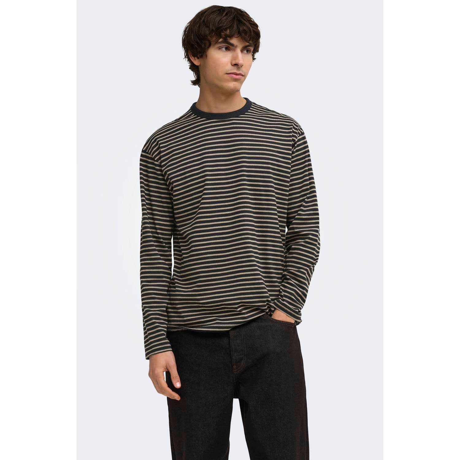 ONLY & SONS relaxed fit gestreepte longsleeve zwart