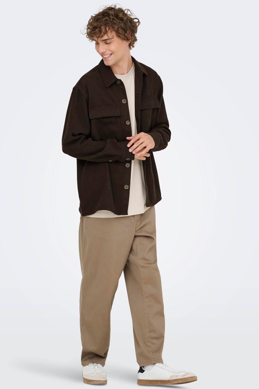 Donkerblauwe heren ONLY & SONS relaxed fit overshirt van polyester met effen, lange mouwen, klassieke kraag en geweven detail