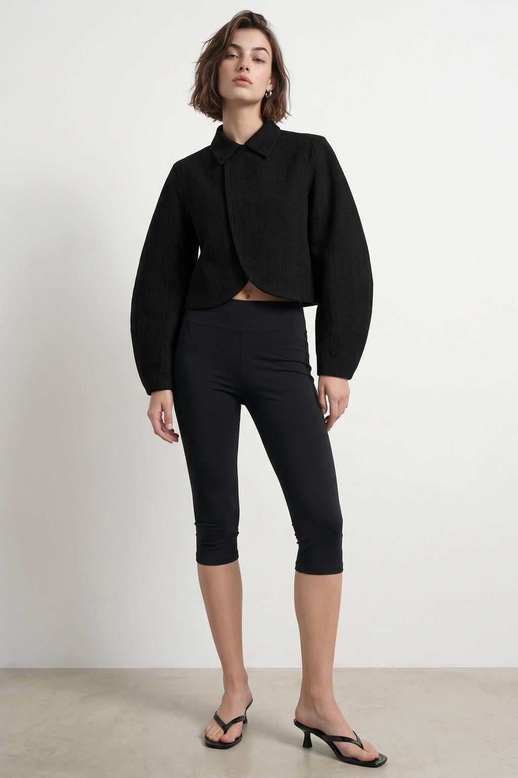 Zwarte dames HYPEDROP cropped blazer van polyester met lange mouwen, klassieke kraag en knoopsluiting