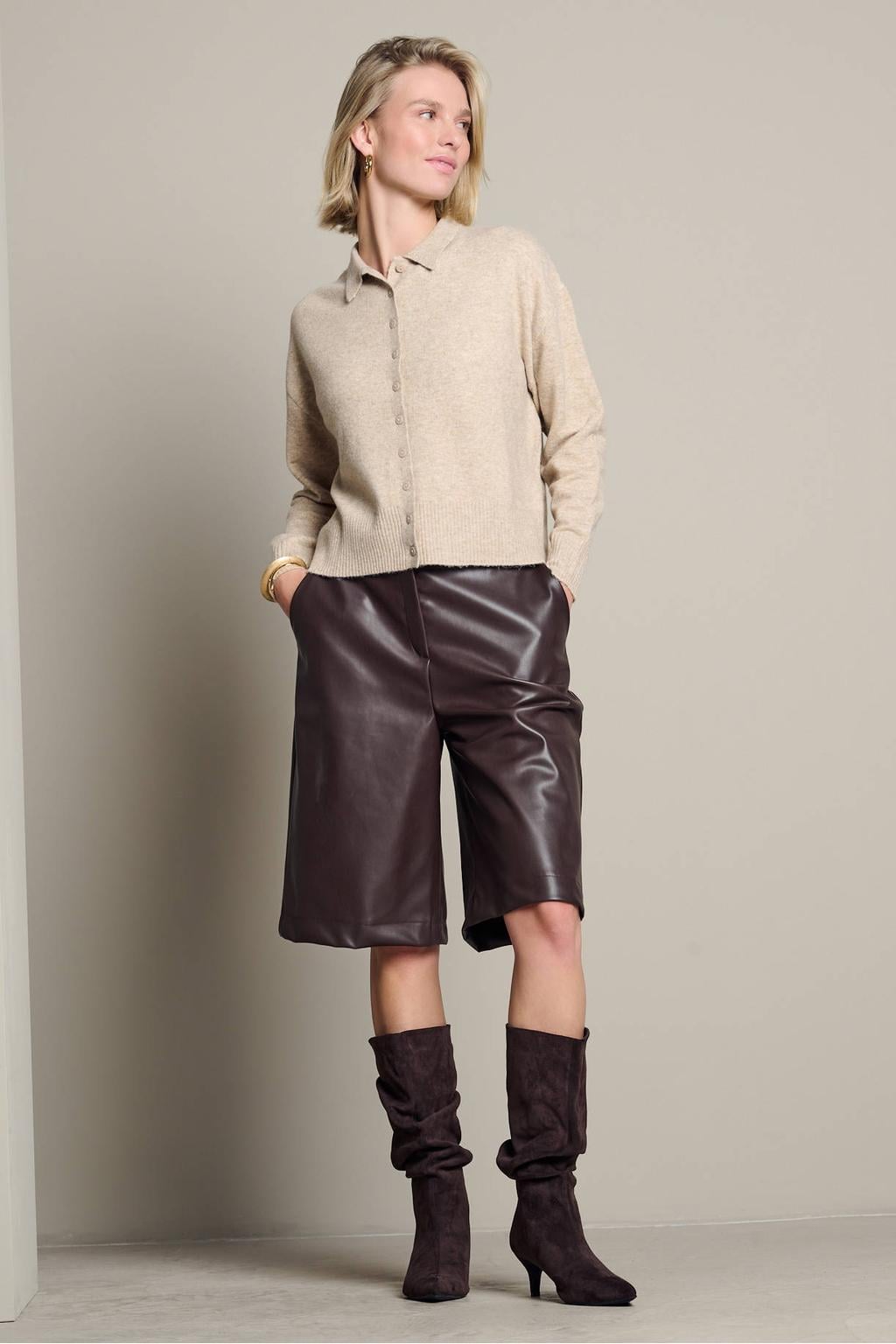 Beige dames LOLALIZA gebreid vest met effen, lange mouwen, polo kraag en knoopsluiting