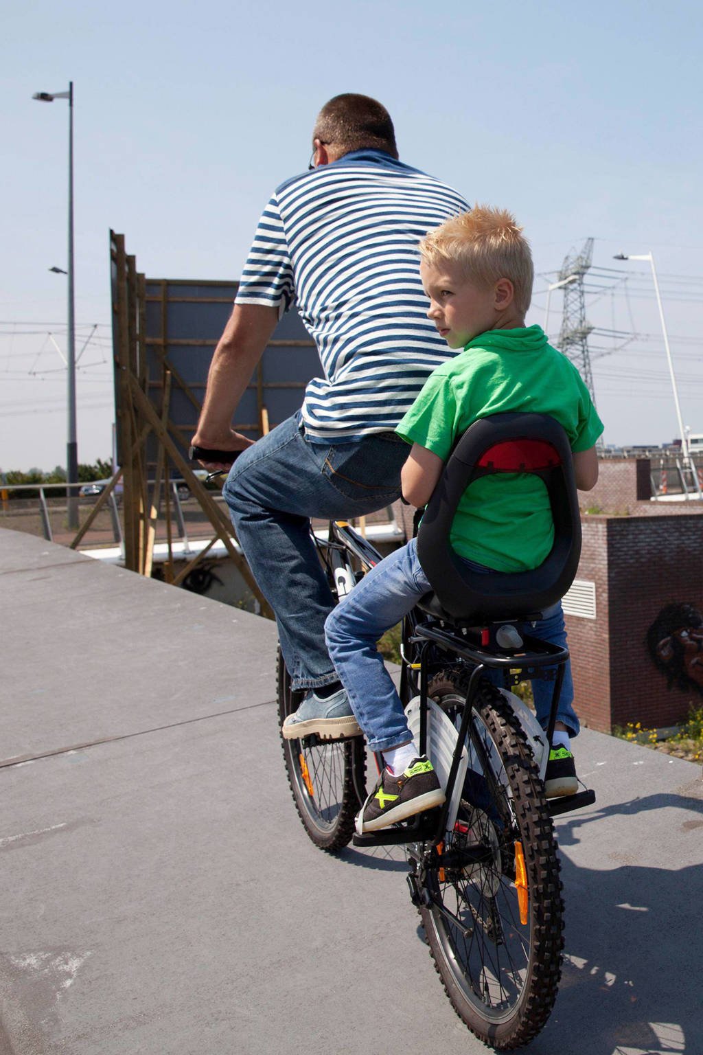 Reactor karbonade muziek Yepp Junior fietsstoeltje achter black | wehkamp