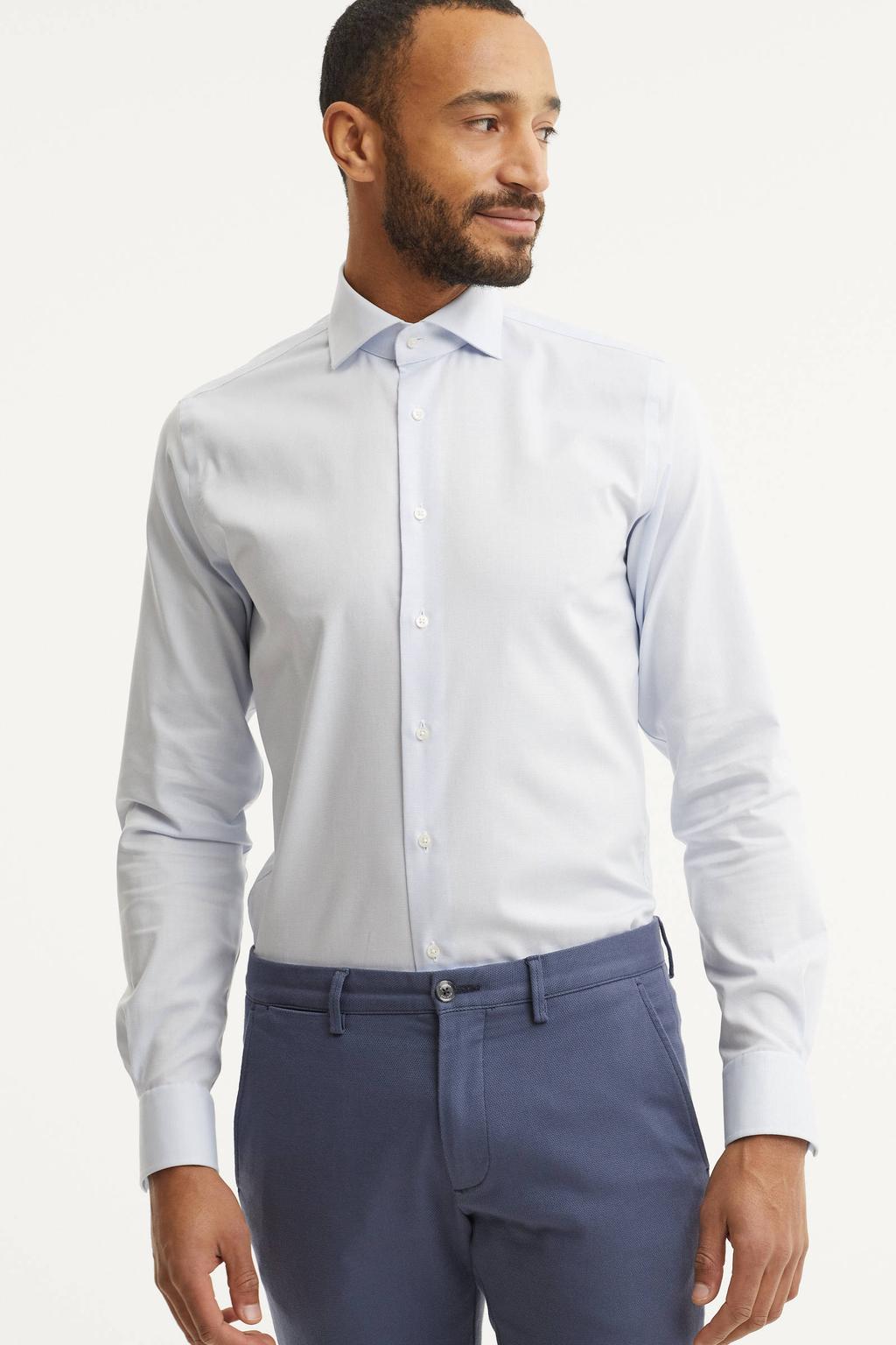 Lichtblauwe heren Michaelis slim fit strijkvrij overhemd mouwlengte 7 extra lang van katoen met extra lange mouwen