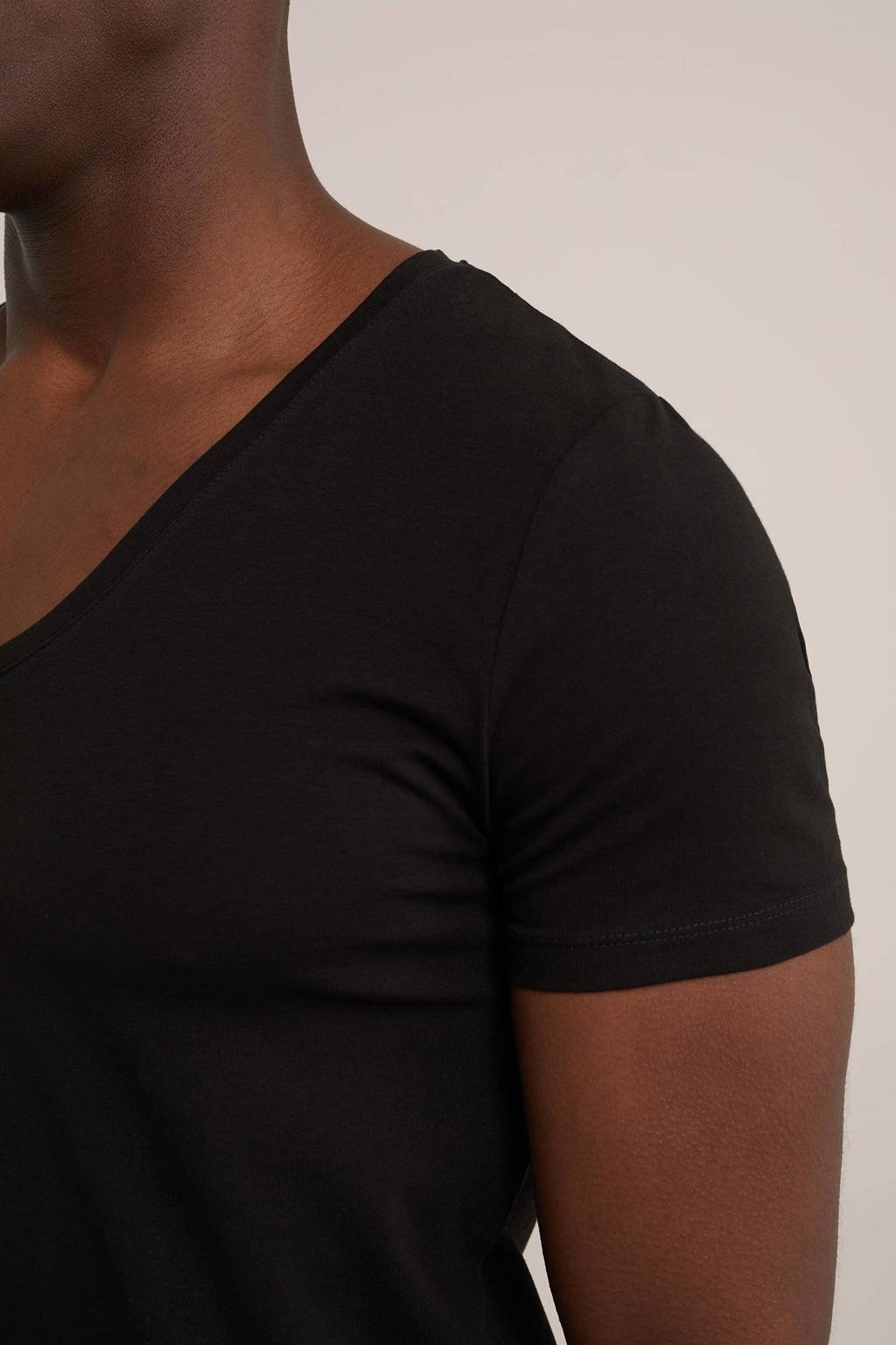 Zwarte heren WE Fashion slim fit T-shirt van katoen met korte mouwen en V-hals