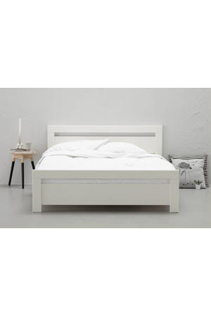 Bed Carrara (140x200 cm)