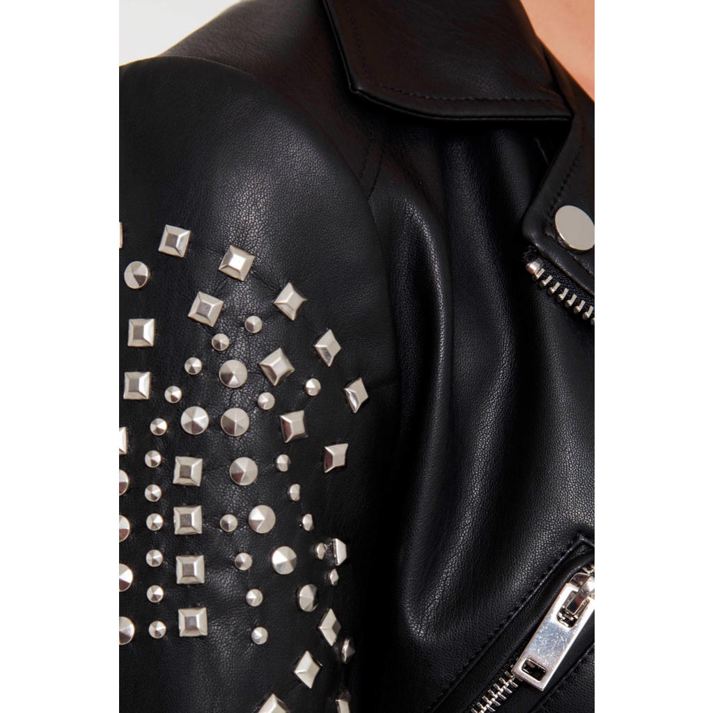 Miss Selfridge - Cropped jack van imitatiesuède met studs en franjes in pruimkleur Miss Selfridge - Cropped jack van imitatiesuède met studs en franjes in pruimkleur