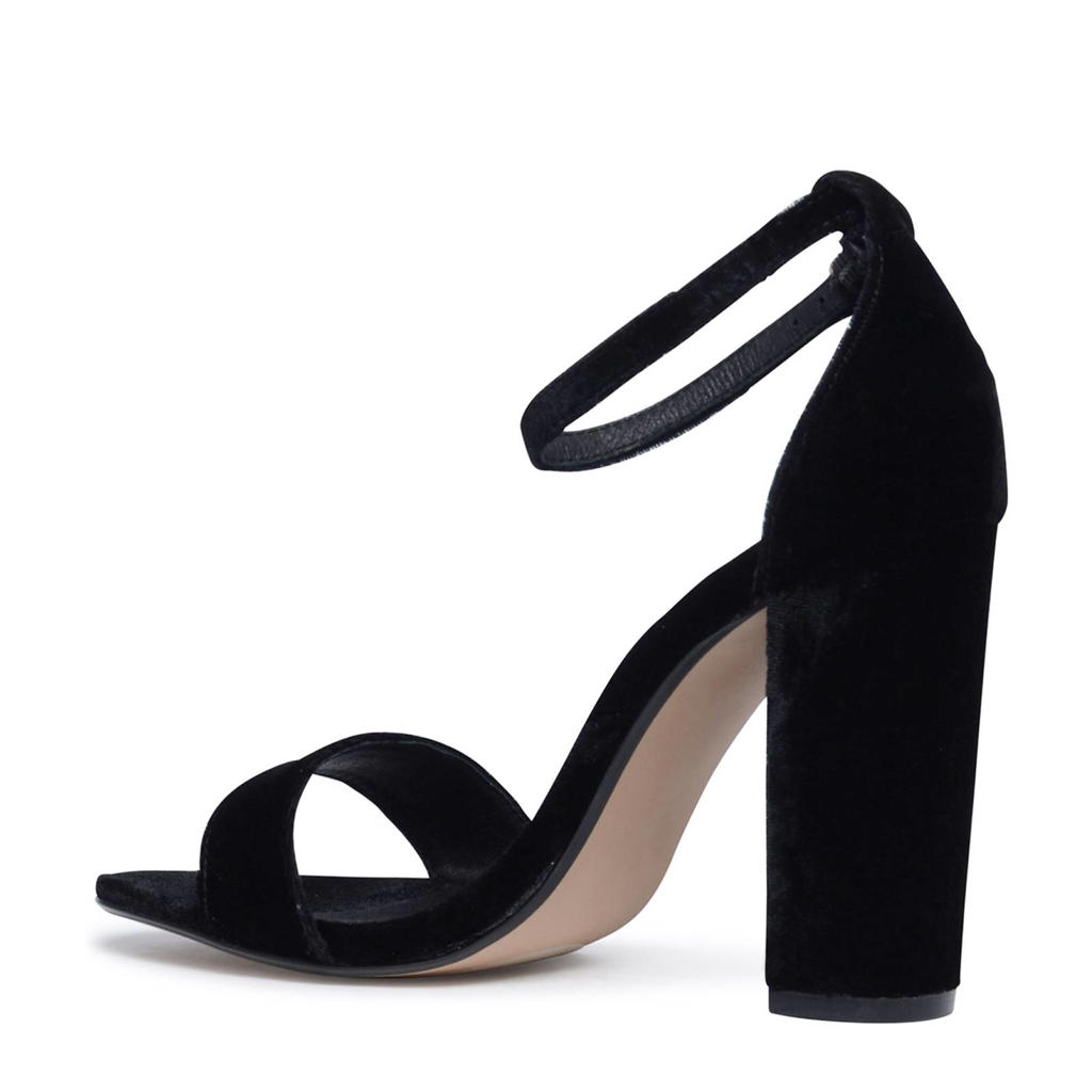 Sandali con piccole borchie Steve Madden - Magazzini delle Firme Sandali con piccole borchie Steve Madden - Magazzini delle Firme