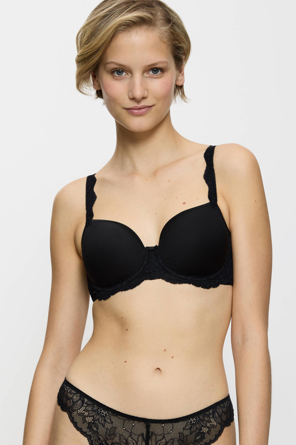 Triumph voorgevormde T-shirt-bh met beugel Amourette Charm zwart