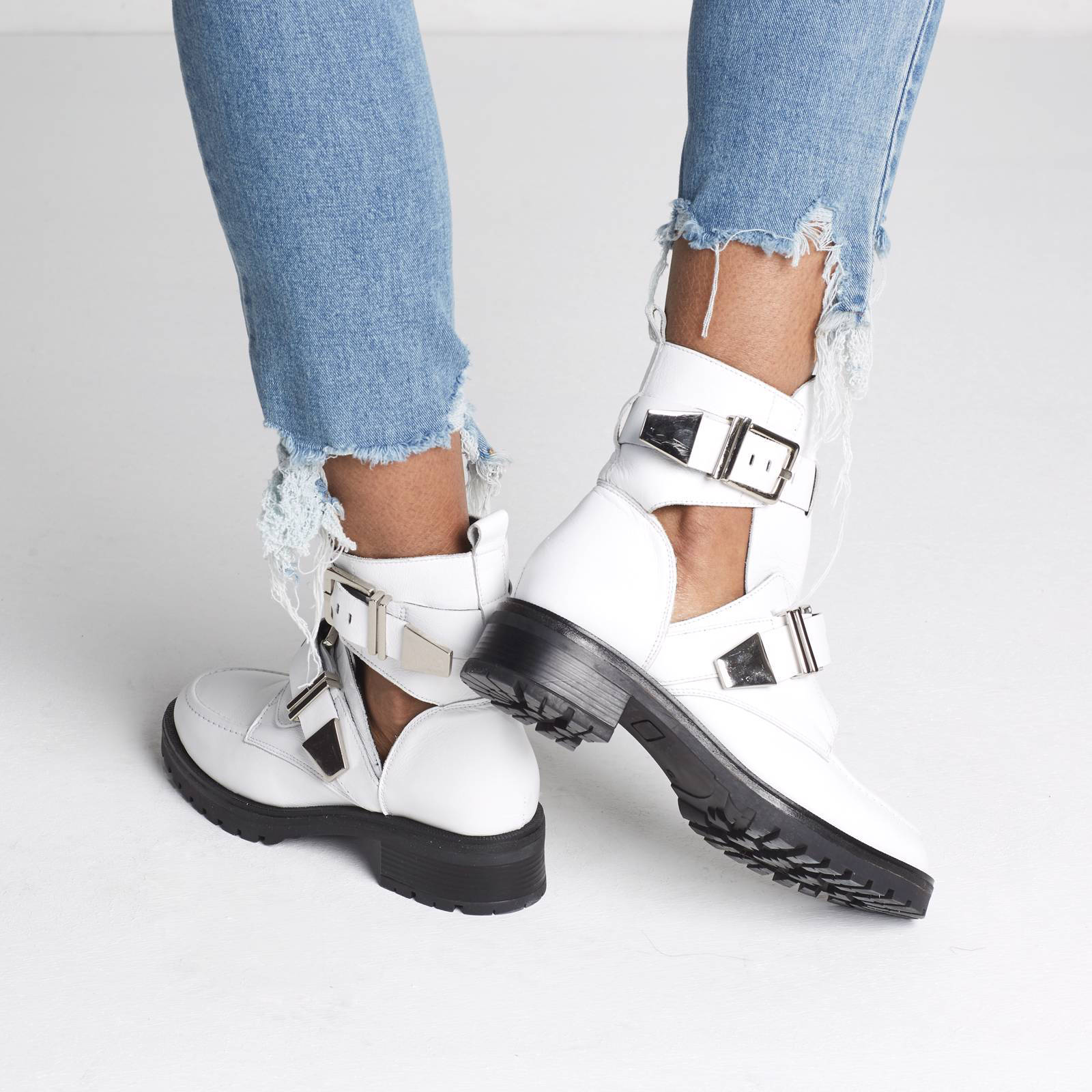 Sacha leren cut out bikerboots wit | wehkamp Sacha leren cut out bikerboots | wehkamp