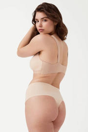 thumbnail: SPANXsupersmooth™ Undie-tectable seamless licht corrigerende string lichtbeige