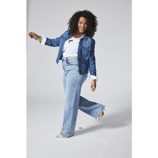 eindeloos lange benen met een flared broek